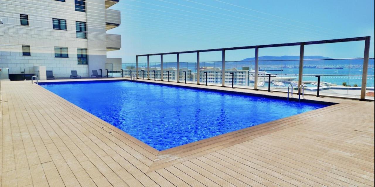 Luxurious Central Apartment With Pool 直布罗陀 外观 照片